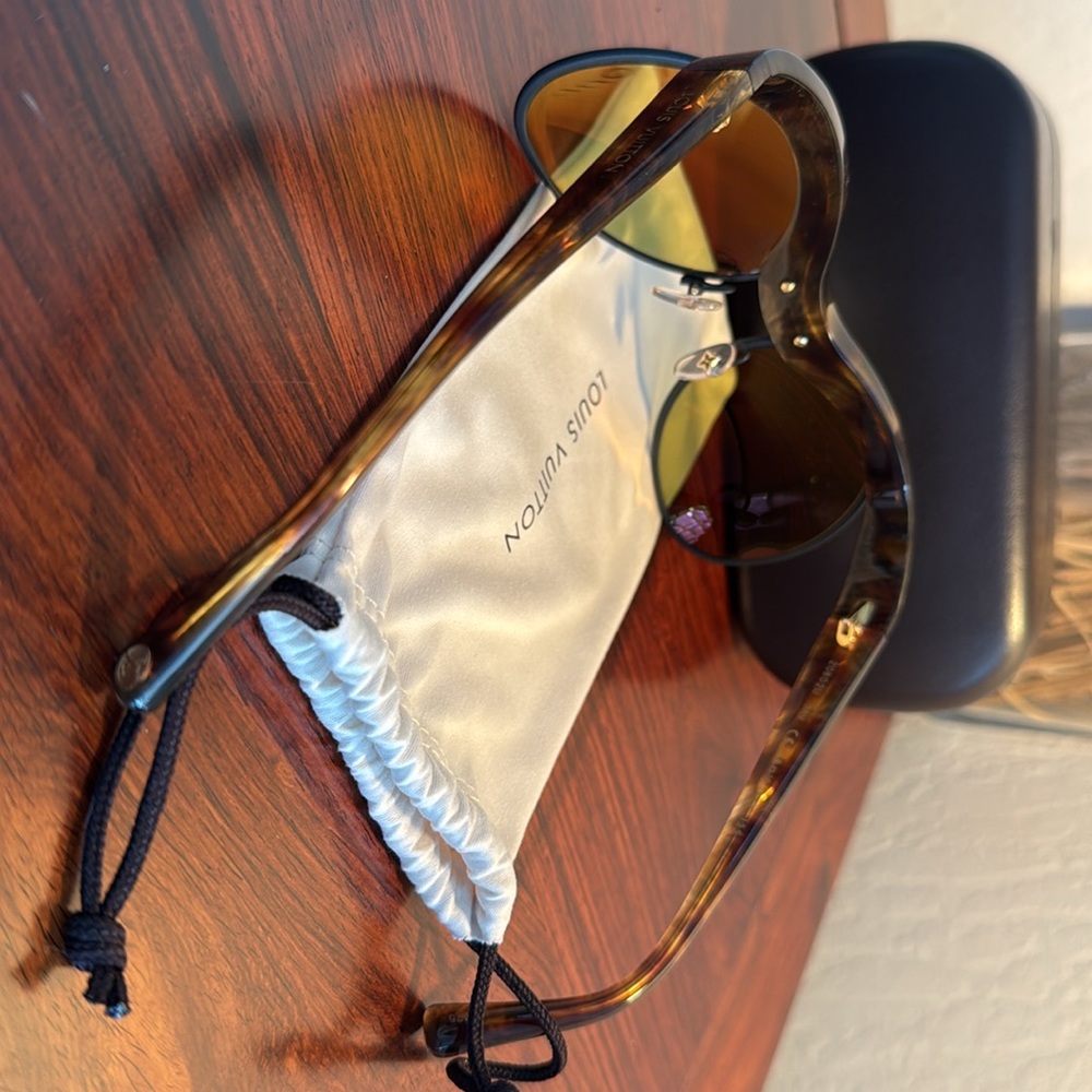Louis Vuitton Natalia limited edition green lens sunglasses - Picture 4 of 6